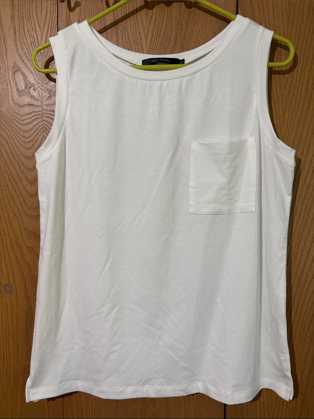 TECREW White Sleeveless Pocket Tank small soft